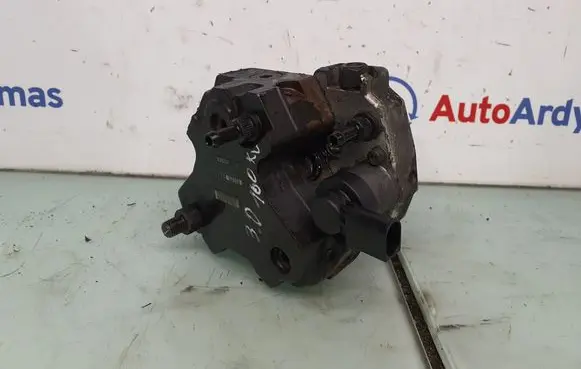 BMW X3 E83 Fuel injection high pressure pump 0445010073 7788678 8511826