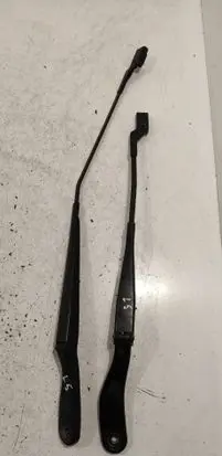 Volvo V50 Front wiper blade arm 31253997 31253996