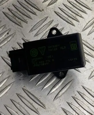 Volkswagen Touareg I Seat heating relay 7L0959772D