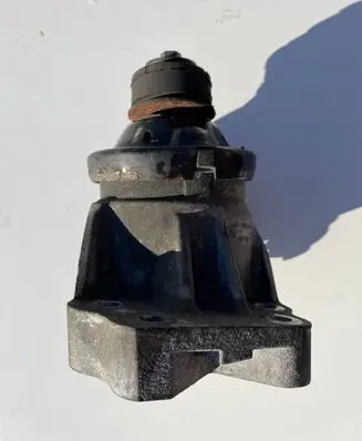 Ford Explorer Engine mount bracket