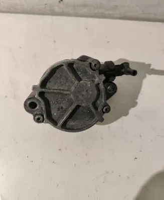 Ford Focus C-MAX Vacuum pump D15618