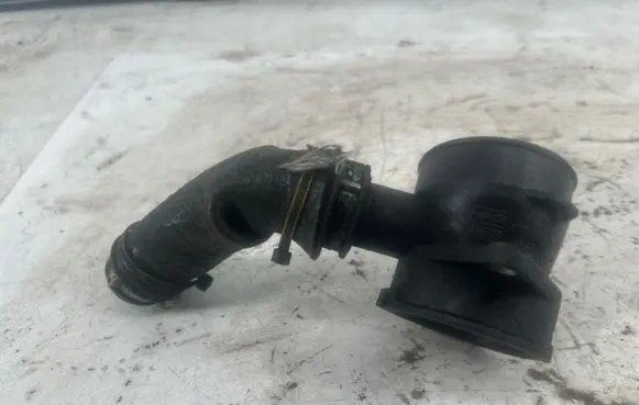 Ford Grand C-MAX Turbo air intake inlet pipe/hose AV616C784AE