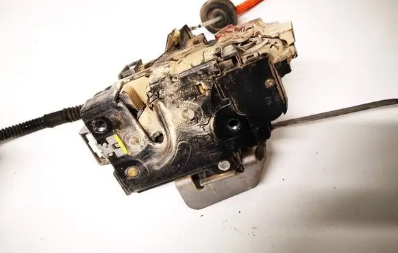 Audi A3 S3 8P Front door lock 4e1837016