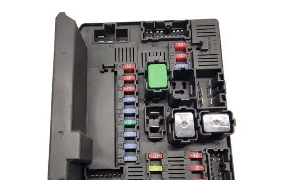 Nissan Qashqai Fuse module 284B7JD02D