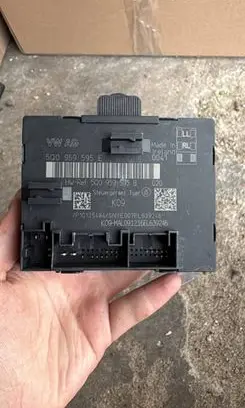 Volkswagen Tiguan Door control unit/module 5Q0959595E
