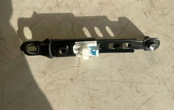 Hyundai Tucson TL Seat belt height adjuster 88890D7000 D7HSA201209H24298 DZ7HSA201209H24298