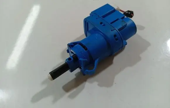 Mazda 3 I Brake pedal sensor switch