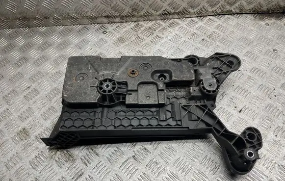 Volkswagen PASSAT B8 Battery tray 5Q0915321J 5Q0915331K