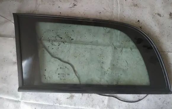 Opel Vectra C Rear side window as2