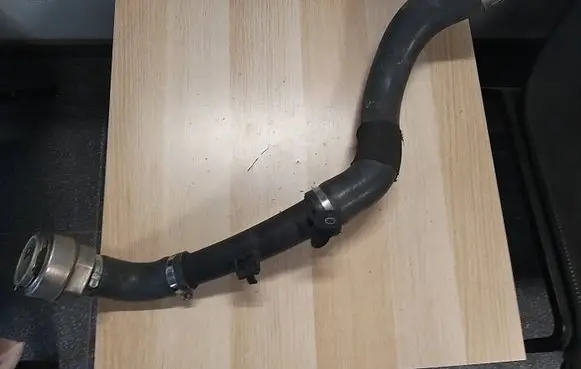 Intercooler hose/pipe