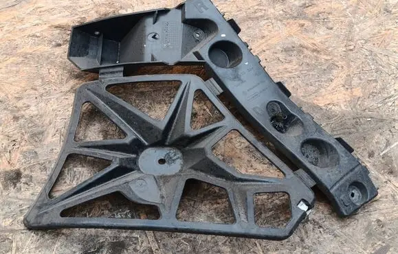Rear bumper mounting bracket