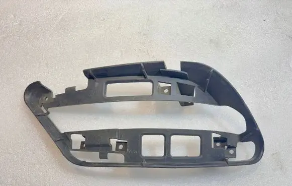 Mercedes-Benz C W204 Fog light bracket A2048852814
