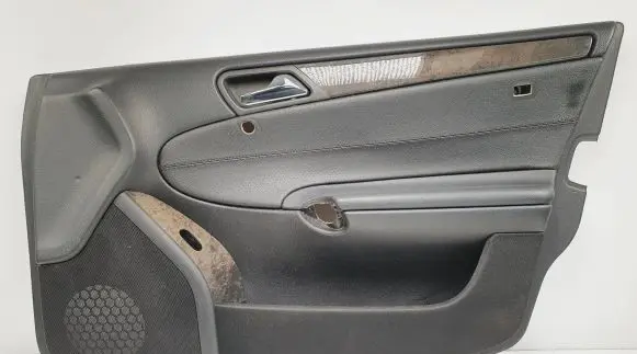 Mercedes-Benz C W203 Centre console side trim front A2037204852