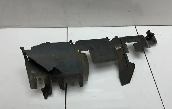 Volkswagen Jetta VI Intercooler air guide/duct channel 5C6121283G