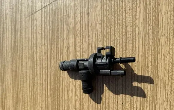 BMW X3 G01 Vacuum valve 7643106