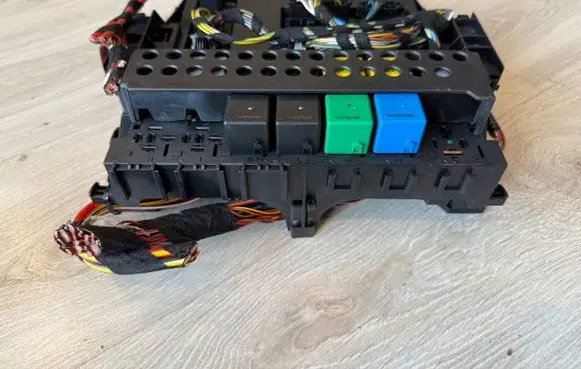 Mercedes-Benz B W245 Fuse module A1695450001 1695453740 A1695453740