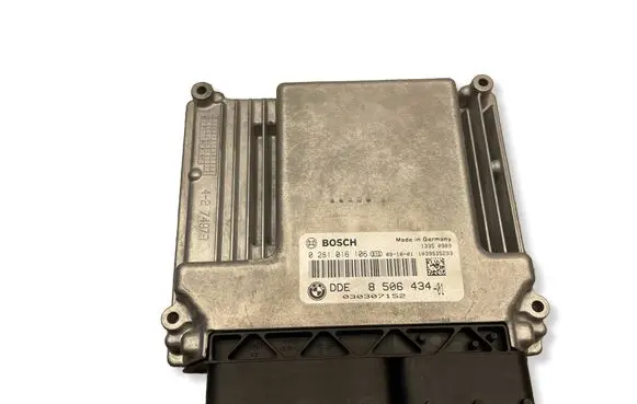 BMW 3 E90 E91 Engine ECU kit and lock set 8506434 0281016106