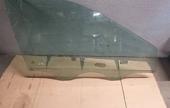 Seat Arona Front door window glass four-door