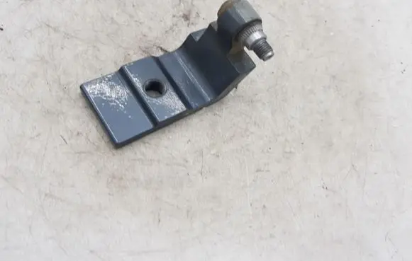 BMW 5 E60 E61 Rear door lower hinge 7068090