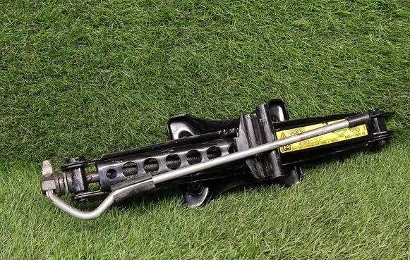 Ford Focus Lift Jack 6M5117080AB