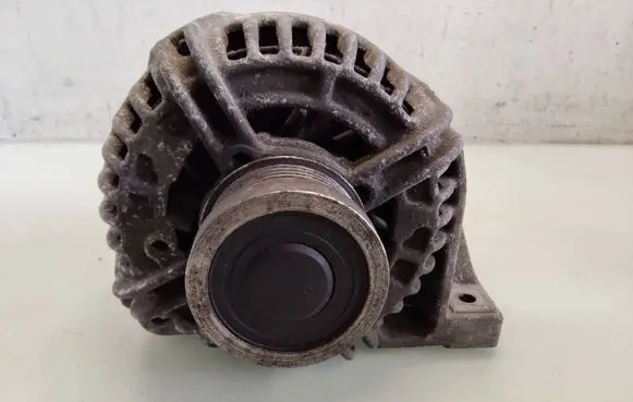 Volvo XC90 Generator/alternator 30658085 0124525060