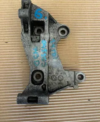 Volkswagen Polo IV 9N3 Generator/alternator bracket 045903143D