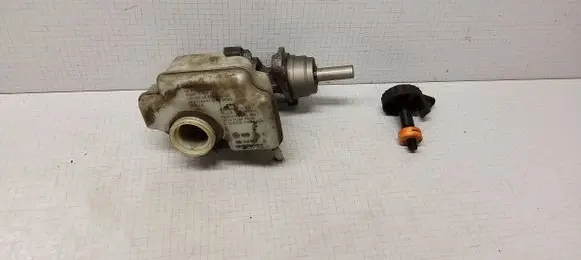 Volkswagen Golf V Master brake cylinder 03350886321 1K1611301 1K0945459A