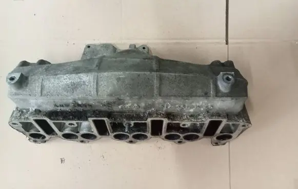 Volkswagen PASSAT B6 Intake manifold 03g129713