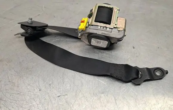 Mercedes-Benz E W211 Front seatbelt 561014701