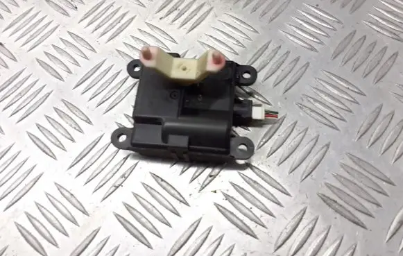 Nissan Primera A/C air flow flap actuator/motor 3C27030840