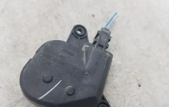 Chrysler Pacifica Air flap motor/actuator 04885465AAC 58024E
