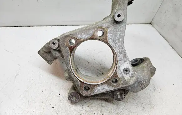 Rear wheel hub spindle/knuckle