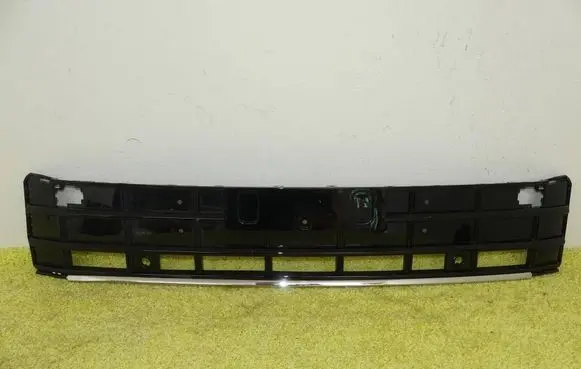 Volkswagen Touareg III Front bumper lower grill 760853677