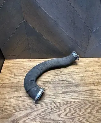 Coolant pipe/hose