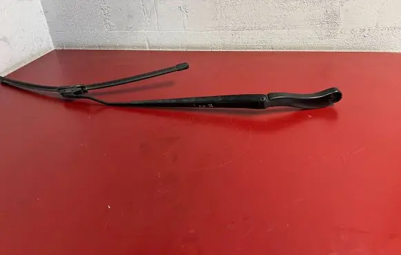 Chrysler Town & Country V Front wiper blade arm 05113045AD