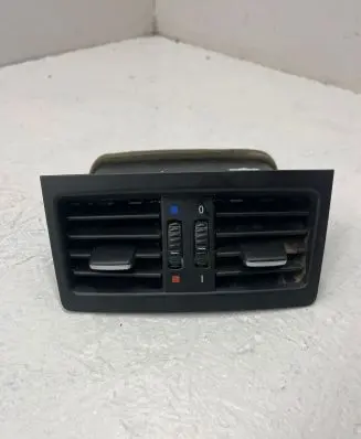 Rear air vent grill