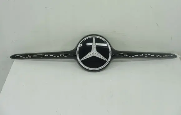 Mercedes-Benz CLA C118 X118 Manufacturer badge logo/emblem A0008880400
