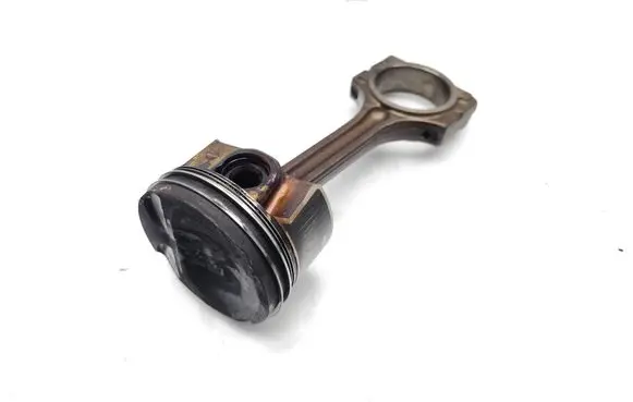Nissan Pulsar Piston with connecting rod HRA2DDT