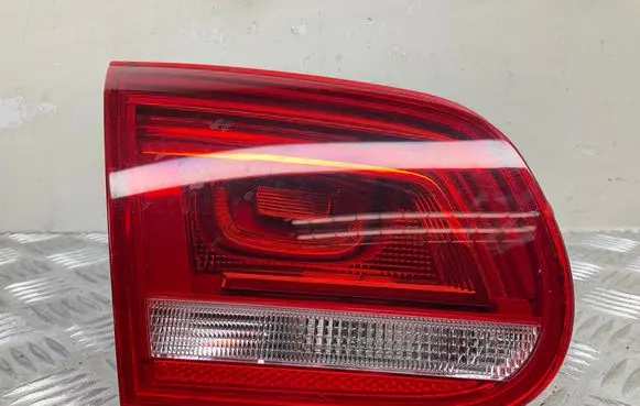 Volkswagen Eos Tailgate rear/tail lights 1Q0945093N