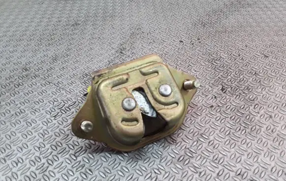 Nissan Patrol Y61 Loading door lock 