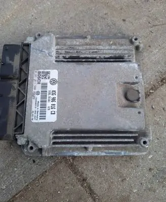 Volkswagen Golf V Engine control unit/module 03G906016CB 0281011900