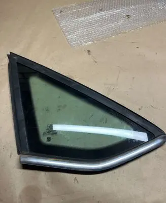 Ford Focus Rear side window 43R001582 BM51A297B01D DOT682AS2M3440
