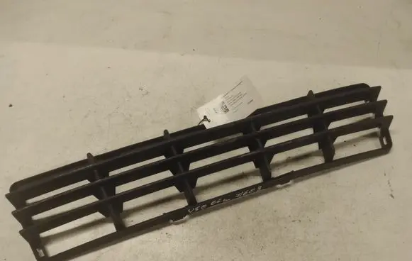 Volvo V50 Front bumper lower grill