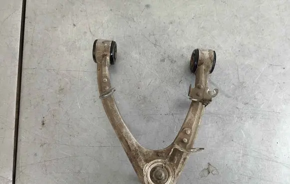Maserati Quattroporte Front upper control arm/wishbone 900027729