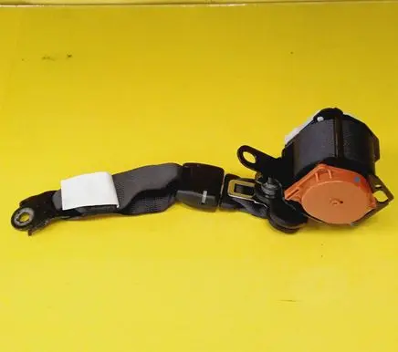 Subaru Impreza IV Third row seat belt 1049968 C7158912