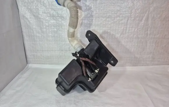 Windshield washer fluid reservoir/tank