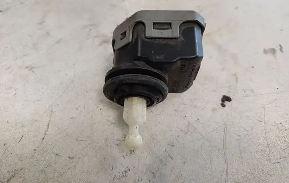 Skoda Fabia Mk1 (6Y) Headlight level adjustment motor 6Y0941295