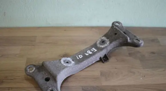 BMW 1 E81 E87 Gearbox mounting bracket 6760300