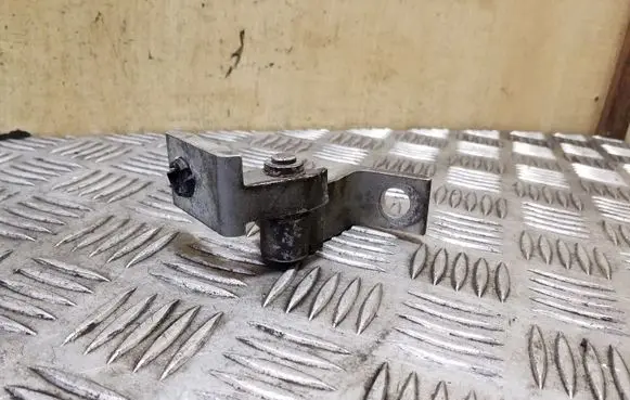 Audi A4 S4 B8 8K Front door lower hinge 8K0831402B