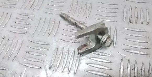 Nissan Navara D40 Fuel Injector clamp holder